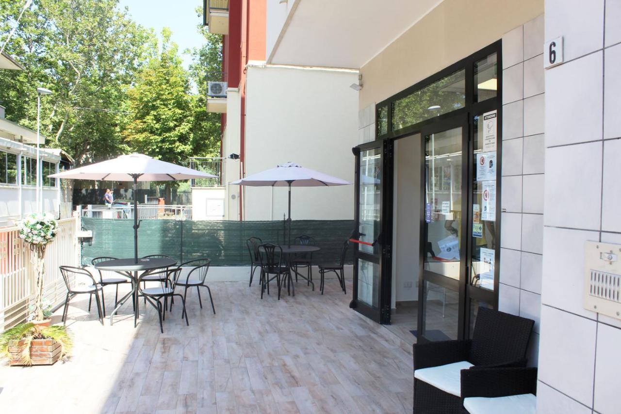 Hotel Luna Ρίμινι Εξωτερικό φωτογραφία