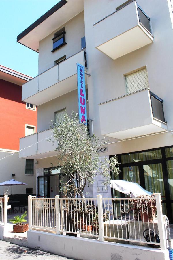 Hotel Luna Ρίμινι Εξωτερικό φωτογραφία