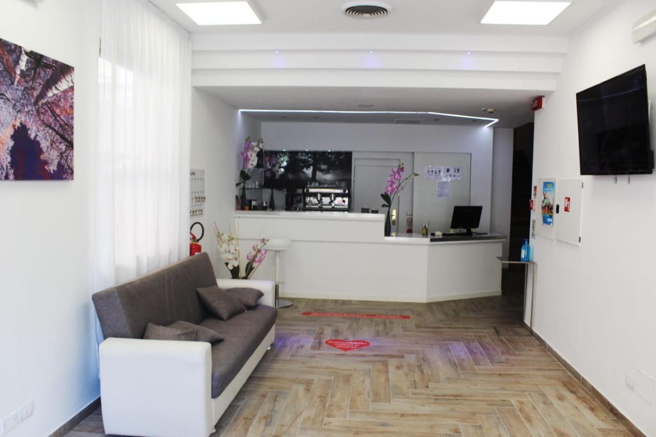 Hotel Luna Ρίμινι Εξωτερικό φωτογραφία