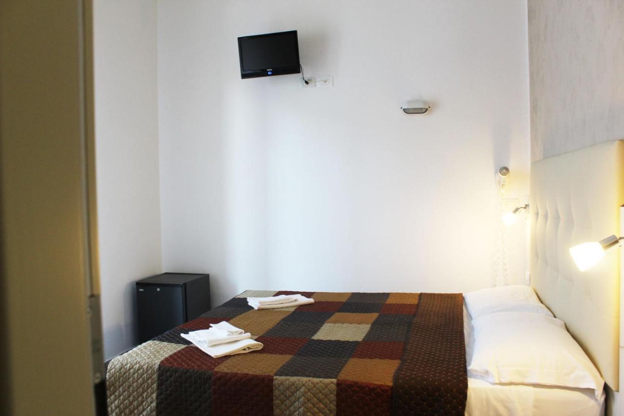 Hotel Luna Ρίμινι Εξωτερικό φωτογραφία