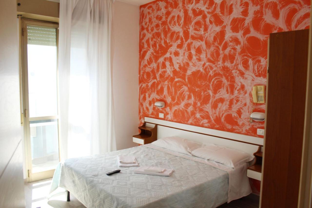 Hotel Luna Ρίμινι Εξωτερικό φωτογραφία