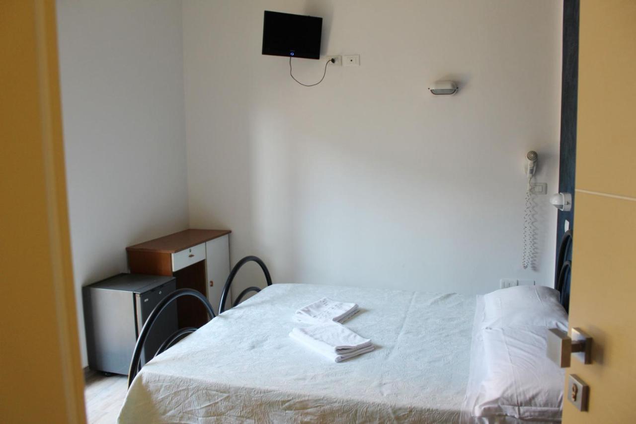 Hotel Luna Ρίμινι Εξωτερικό φωτογραφία