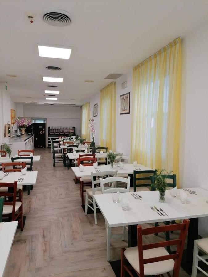 Hotel Luna Ρίμινι Εξωτερικό φωτογραφία